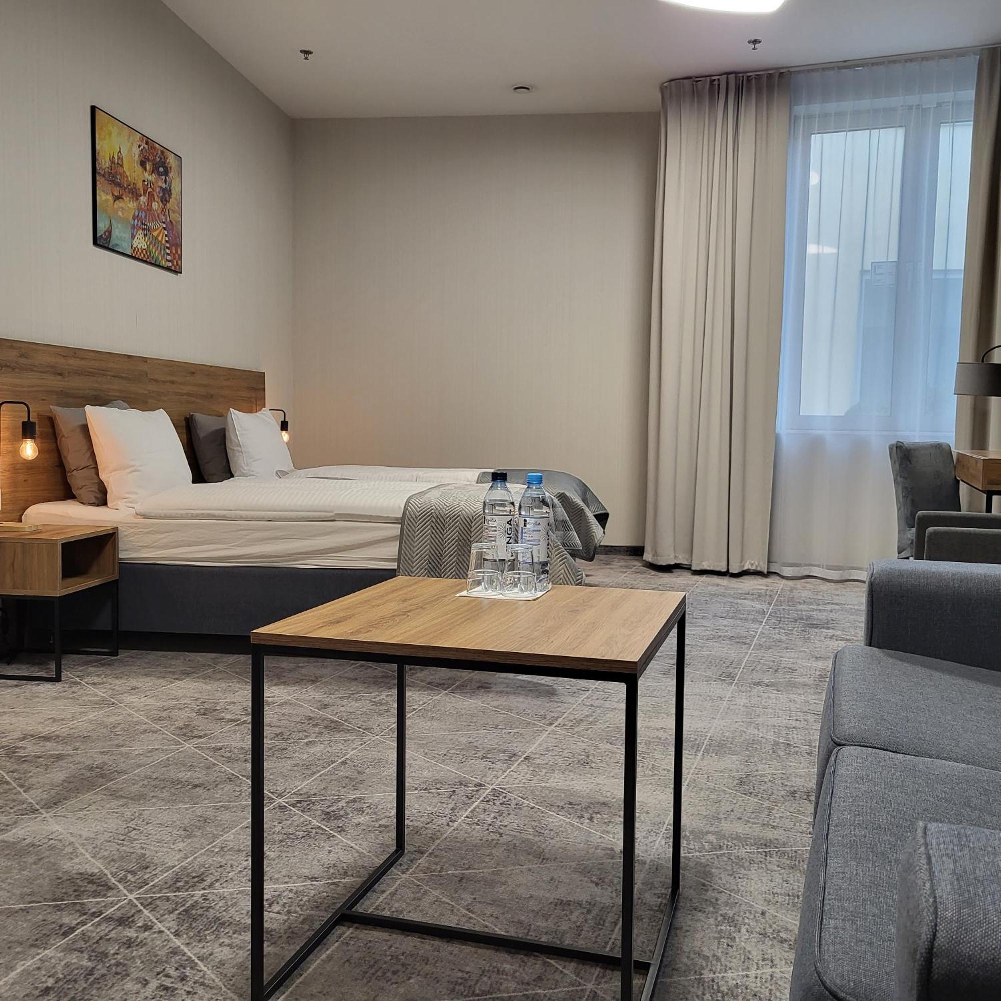 Hotel Centrum Boleslawiec  Bagian luar foto